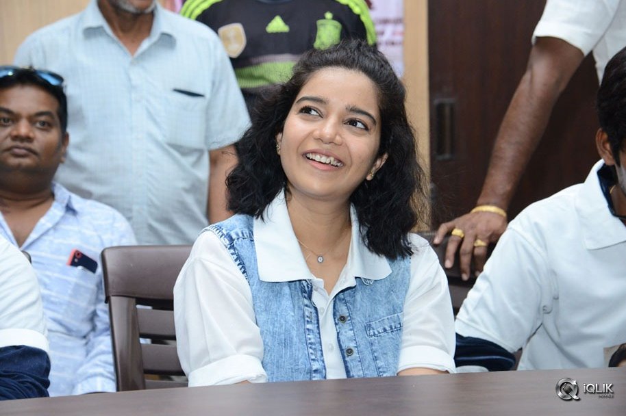 London-Babulu-Movie-Team-at-AVN-college-Vizag